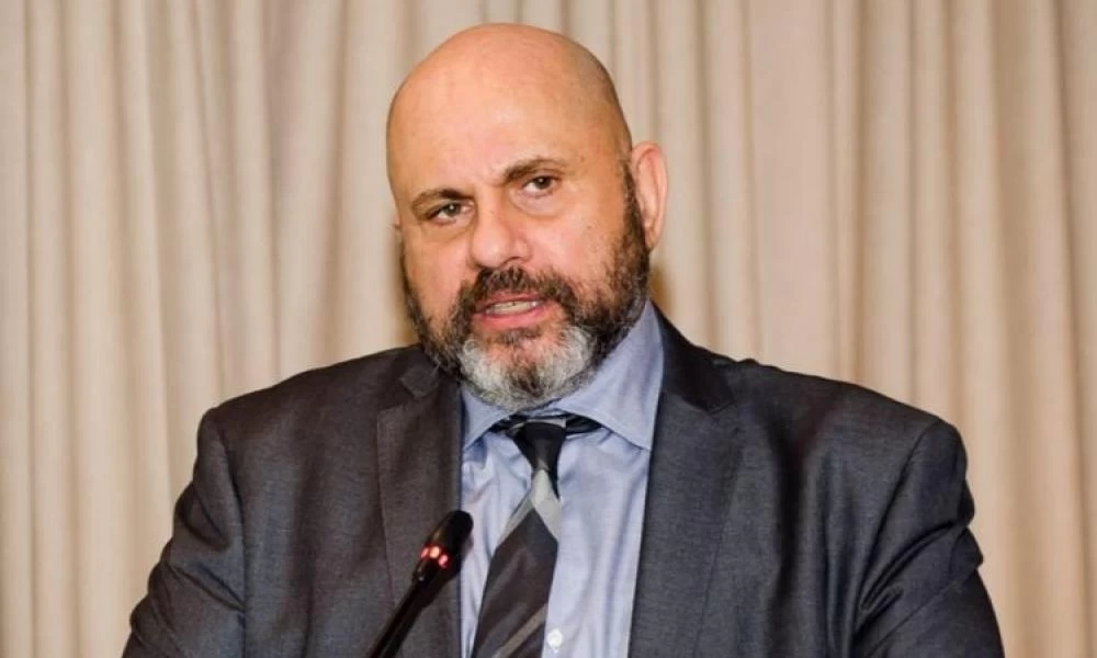 Κούβελας: Το εμβόλιο της AstraZeneca έγινε τσαπατσούλικα